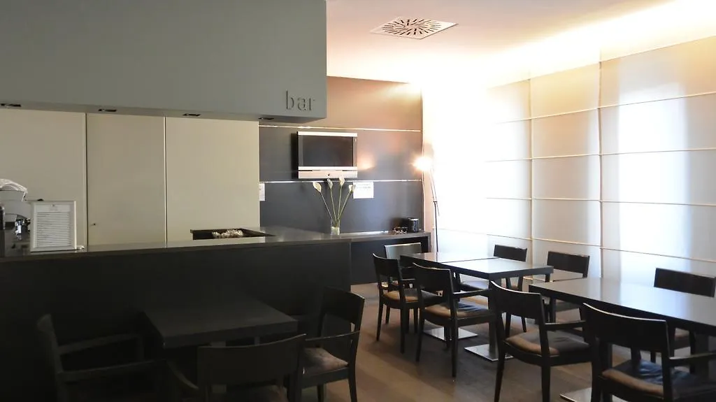 Hotel Corallo Milão 3*,
