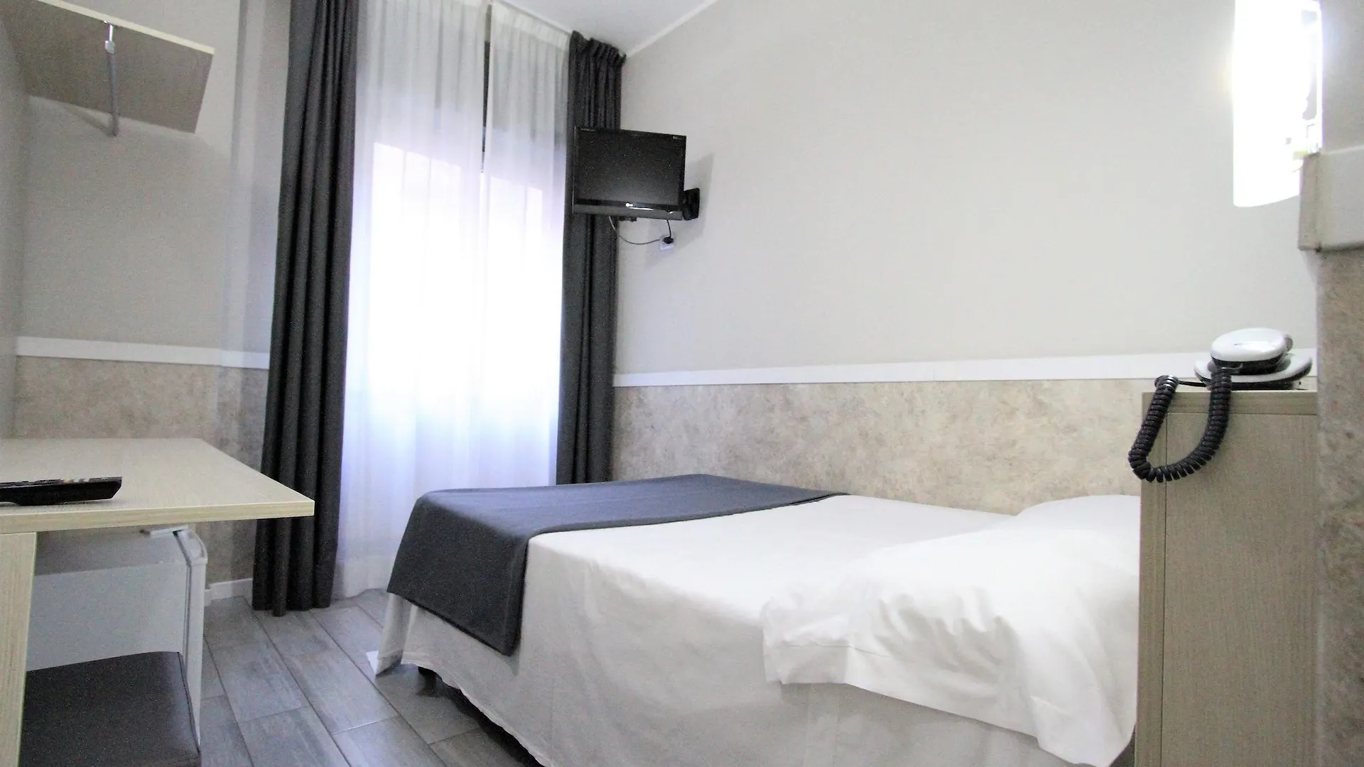 Hotel Corallo Milan 3*,